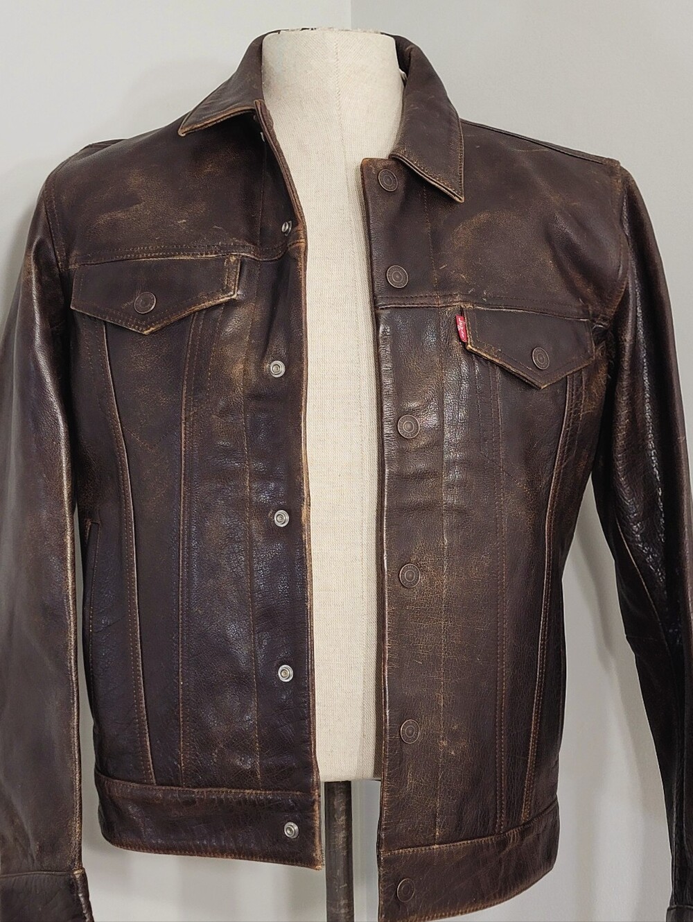 Levi's Premium Distressed
Brown Buffalo Leather
Trucker Jacket NWT Small